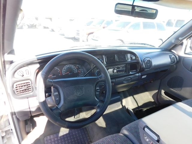 Dodge Ram 1500 2dr Reg Cab 119" WB 1999
