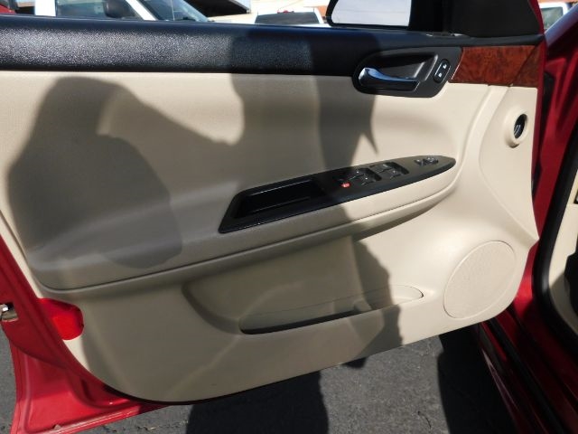 Chevrolet Impala 4dr Sdn 3.9L LT 2009