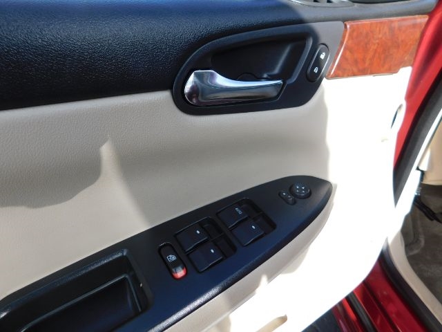 Chevrolet Impala 4dr Sdn 3.9L LT 2009