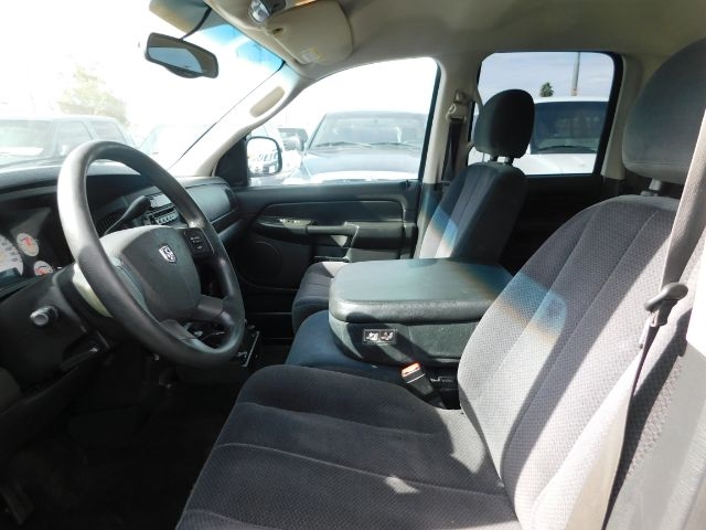 Dodge Ram 1500 4dr Quad Cab 140.5" WB SLT 2004