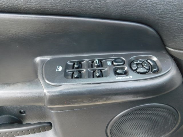 Dodge Ram 1500 4dr Quad Cab 140.5" WB SLT 2004