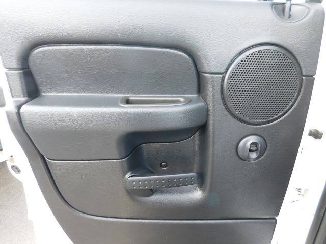 Dodge Ram 1500 4dr Quad Cab 140.5" WB SLT 2004