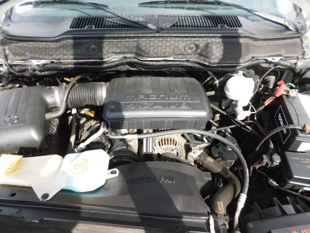 Dodge Ram 1500 4dr Quad Cab 140.5" WB SLT 2004