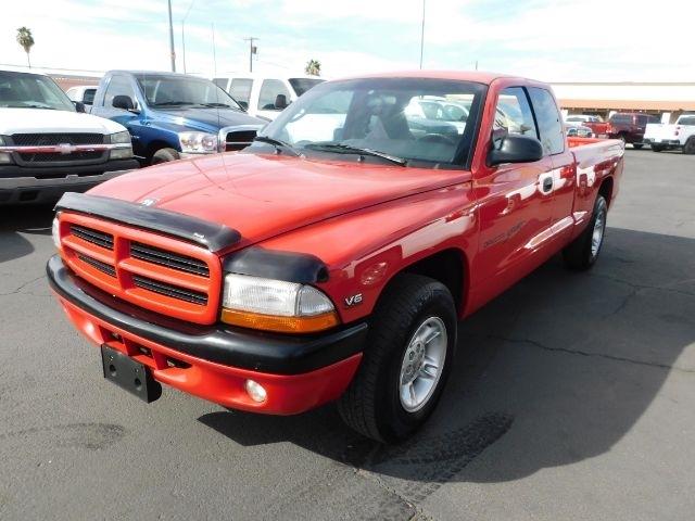 Dodge Dakota Club Cab 131" WB Base 2000