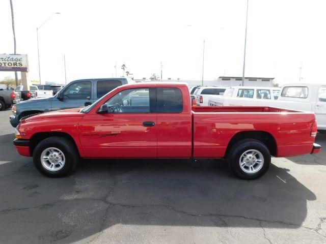 Dodge Dakota Club Cab 131" WB Base 2000