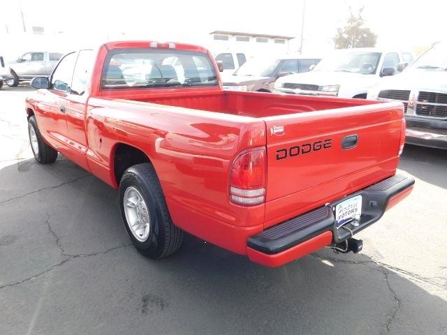 Dodge Dakota Club Cab 131" WB Base 2000