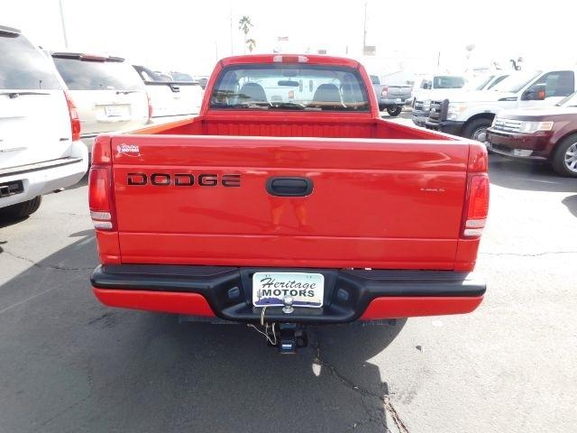 Dodge Dakota Club Cab 131" WB Base 2000