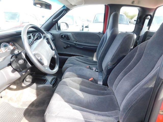 Dodge Dakota Club Cab 131" WB Base 2000