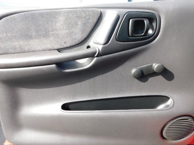 Dodge Dakota Club Cab 131" WB Base 2000