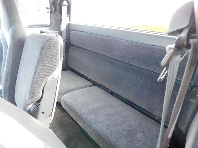 Dodge Dakota Club Cab 131" WB Base 2000