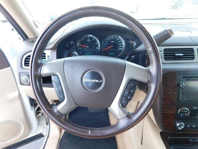 GMC Yukon Denali AWD 4dr 2008