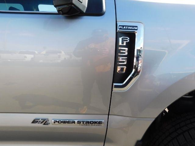 Ford Super Duty F-350 DRW King Ranch 4WD Crew Cab 8' Box 2022