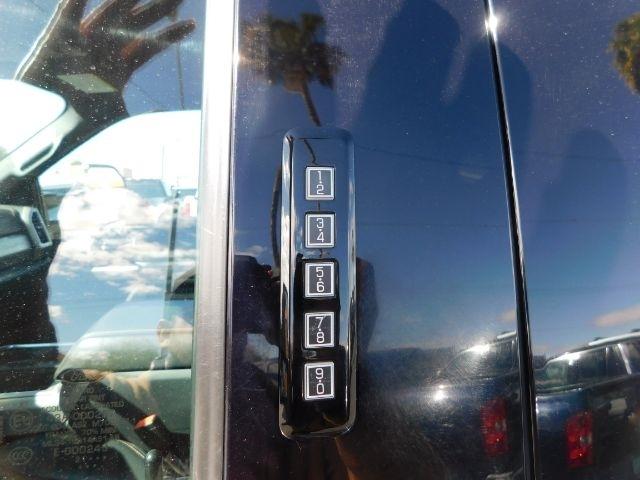 Ford Super Duty F-350 DRW King Ranch 4WD Crew Cab 8' Box 2022