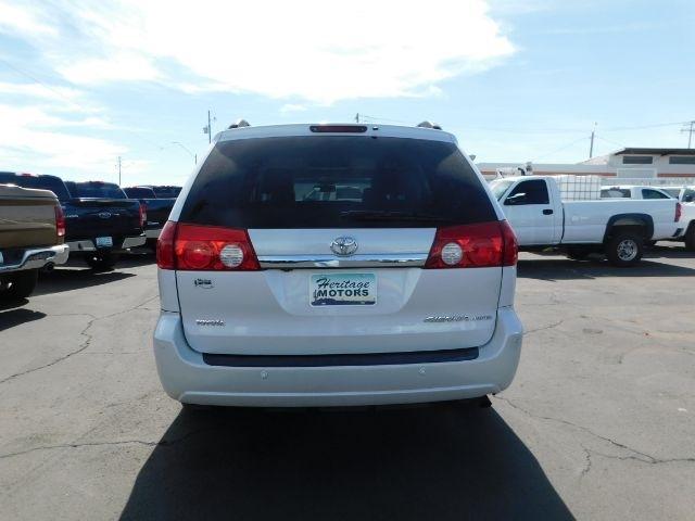 Toyota Sienna 5dr 7-Pass Van XLE FWD (Natl) 2008