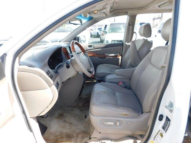 Toyota Sienna 5dr 7-Pass Van XLE FWD (Natl) 2008