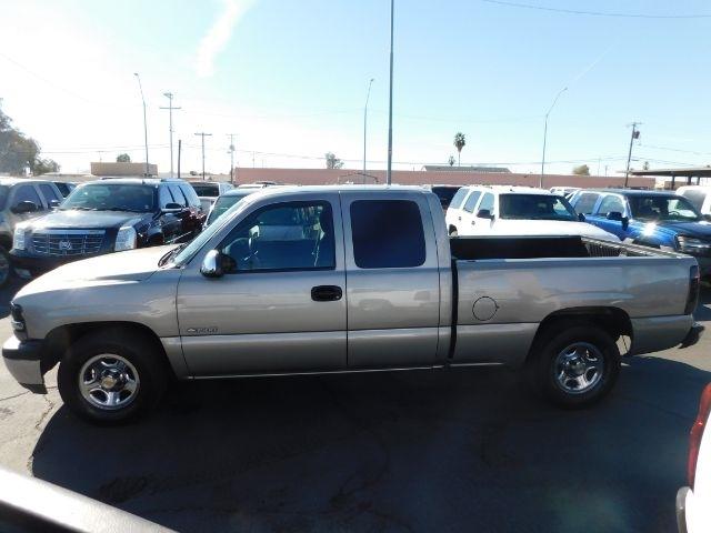 Chevrolet Silverado 1500 Ext Cab 143.5" WB LS 2002