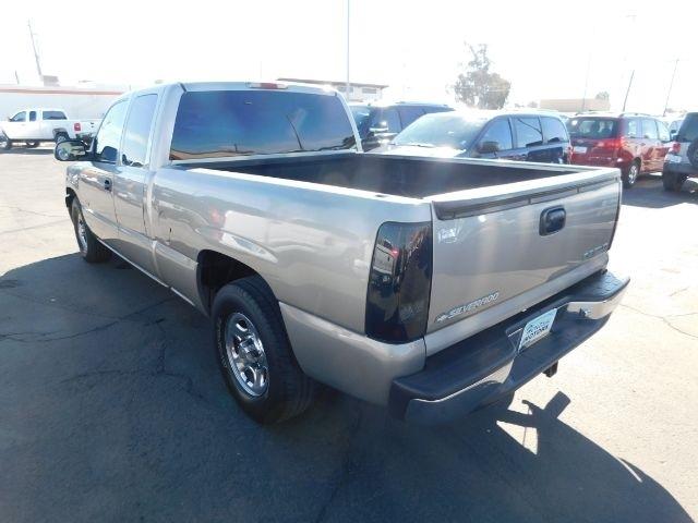 Chevrolet Silverado 1500 Ext Cab 143.5" WB LS 2002