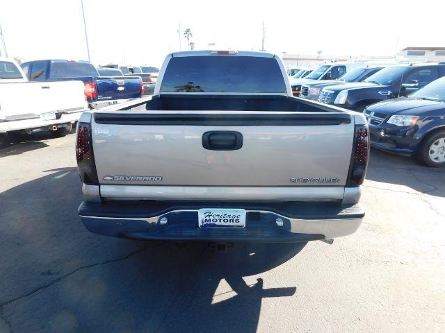 Chevrolet Silverado 1500 Ext Cab 143.5" WB LS 2002