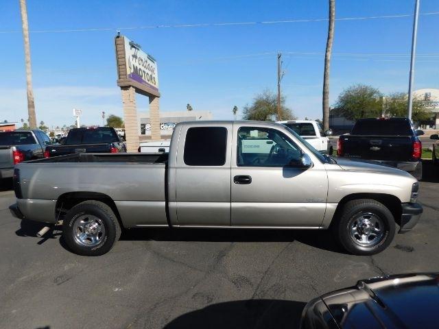 Chevrolet Silverado 1500 Ext Cab 143.5" WB LS 2002