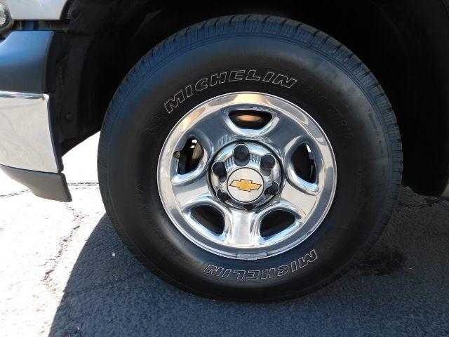 Chevrolet Silverado 1500 Ext Cab 143.5" WB LS 2002