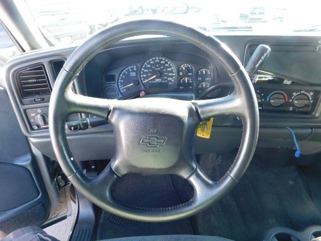 Chevrolet Silverado 1500 Ext Cab 143.5" WB LS 2002