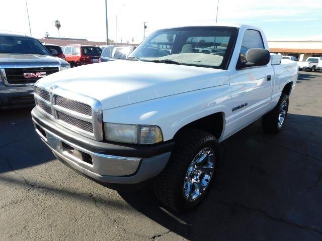 Dodge Ram 1500 2dr Reg Cab 119" WB 4WD 2001