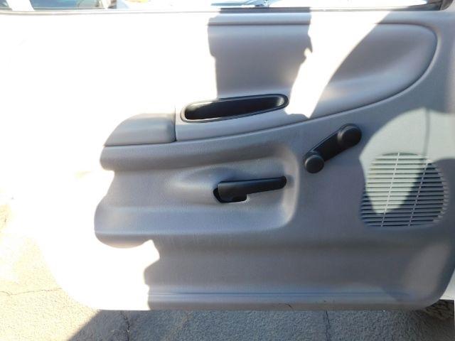 Dodge Ram 1500 2dr Reg Cab 119" WB 4WD 2001