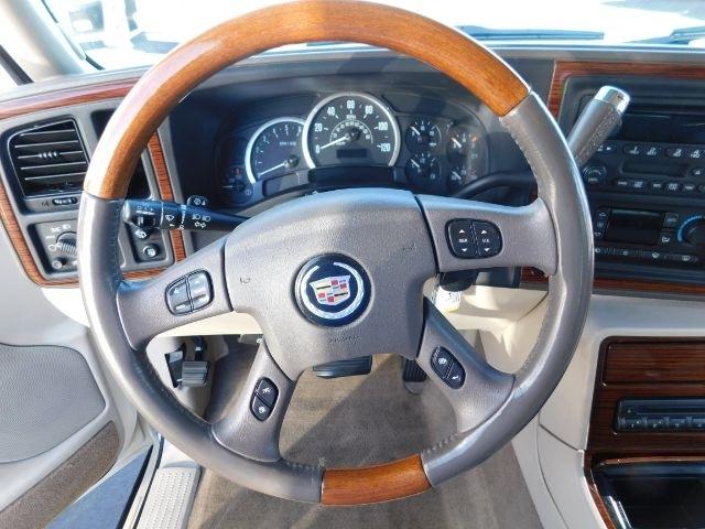 Cadillac Escalade 4dr AWD 2004