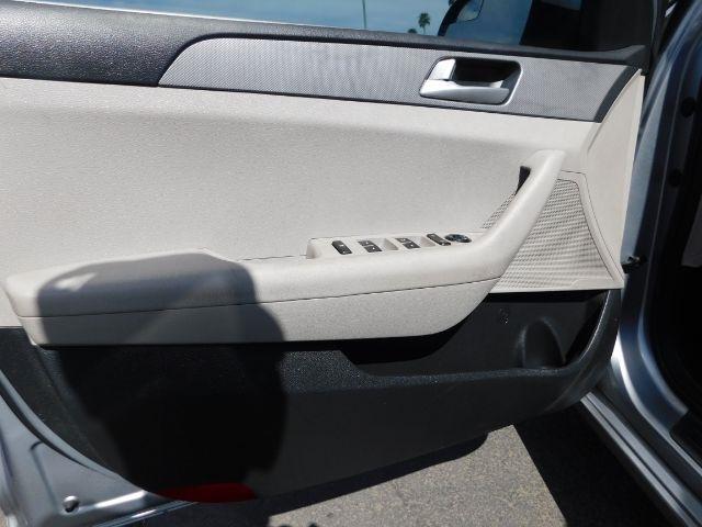 Hyundai Sonata 4dr Sdn 2.4L SE PZEV 2015