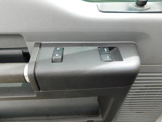 Ford Super Duty F-250 SRW 2WD Reg Cab 137" XLT 2012