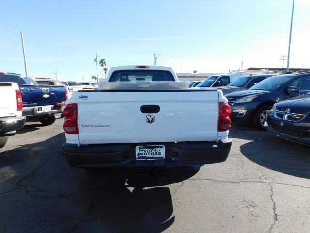 Dodge Dakota 2dr Club Cab 131" WB ST 2005