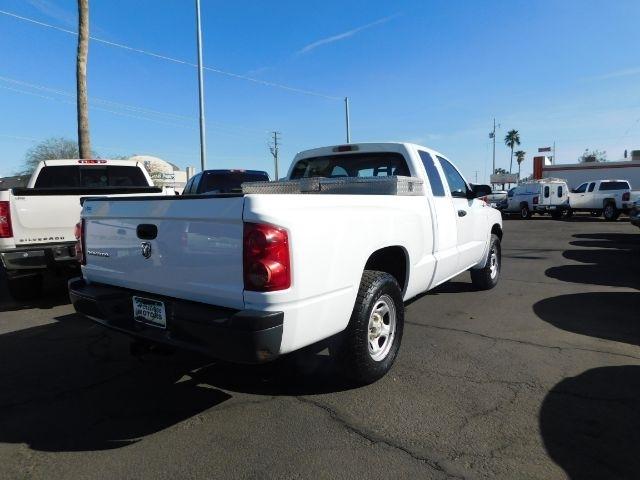 Dodge Dakota 2dr Club Cab 131" WB ST 2005