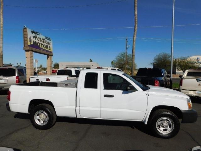 Dodge Dakota 2dr Club Cab 131" WB ST 2005