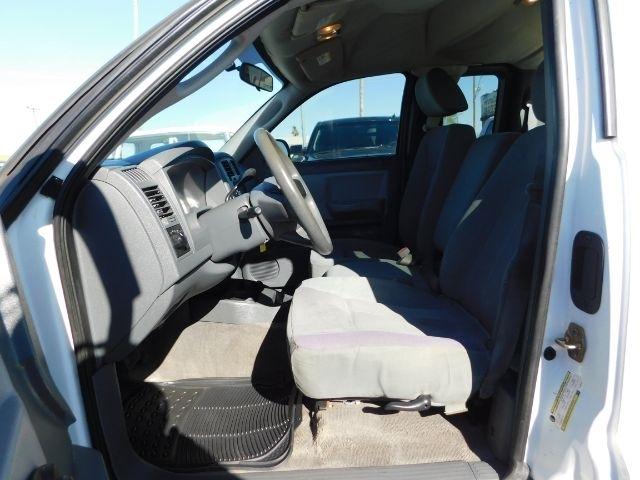 Dodge Dakota 2dr Club Cab 131" WB ST 2005
