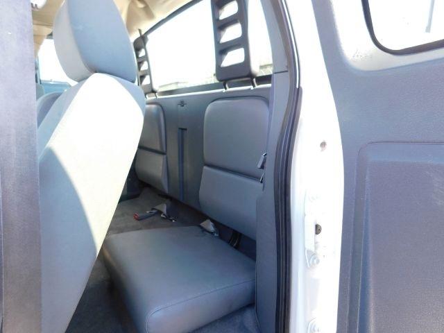 Dodge Dakota 2dr Club Cab 131" WB ST 2005