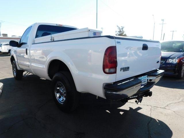 Ford Super Duty F-250 Reg Cab 137" XL 4WD 2001
