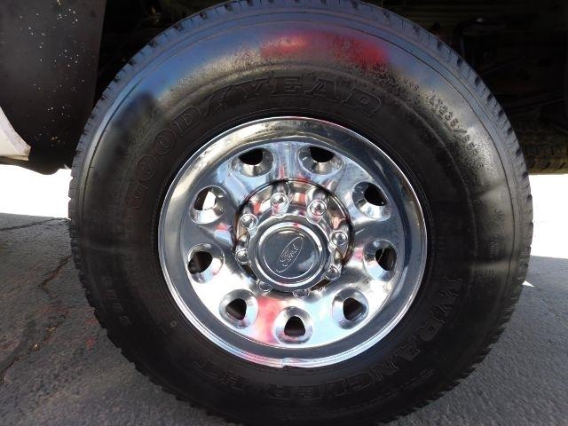 Ford Super Duty F-250 Reg Cab 137" XL 4WD 2001