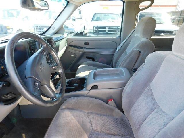 Chevrolet Suburban 4dr 2500 4WD LS 2004