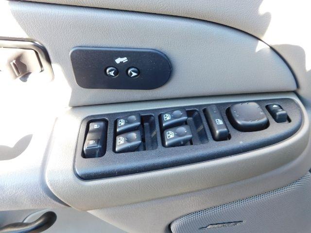 Chevrolet Suburban 4dr 2500 4WD LS 2004