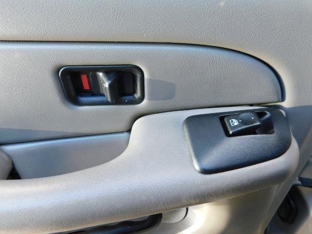 Chevrolet Suburban 4dr 2500 4WD LS 2004