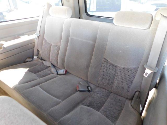 Chevrolet Suburban 4dr 2500 4WD LS 2004