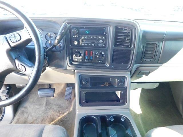 Chevrolet Suburban 4dr 2500 4WD LS 2004