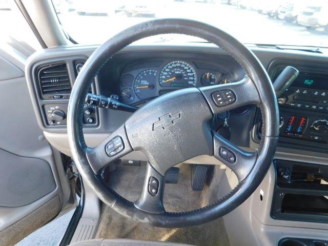 Chevrolet Suburban 4dr 2500 4WD LS 2004