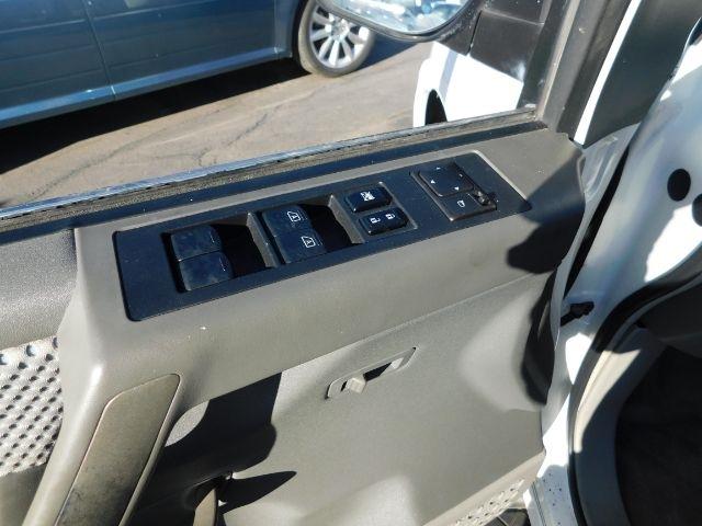 Nissan Pathfinder Armada SE 2WD 2004