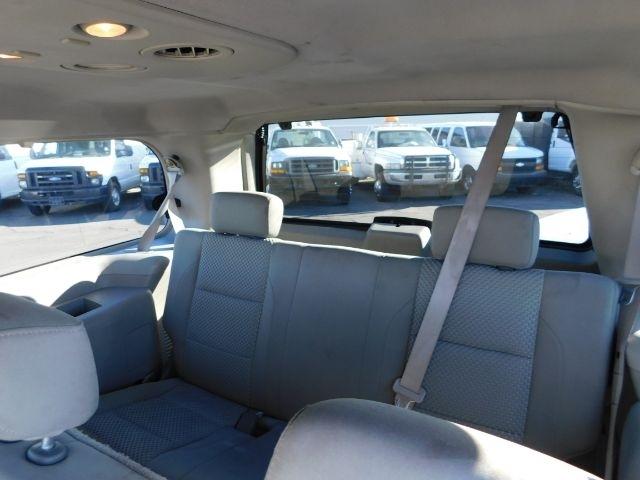 Nissan Pathfinder Armada SE 2WD 2004