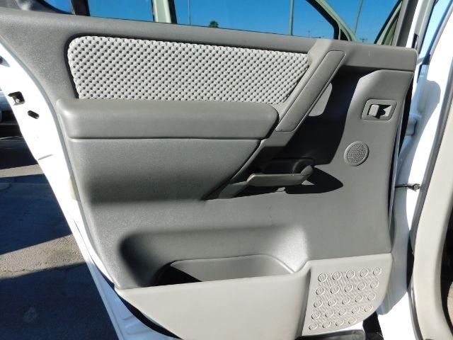 Nissan Pathfinder Armada SE 2WD 2004