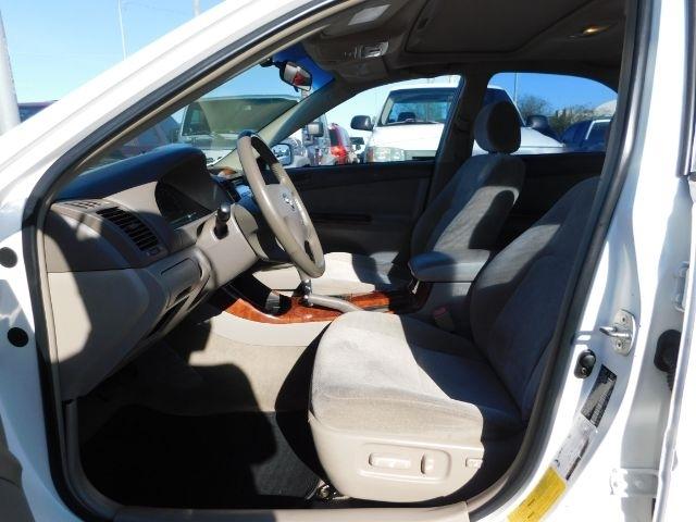 Toyota Camry 4dr Sdn XLE Auto (Natl) 2004