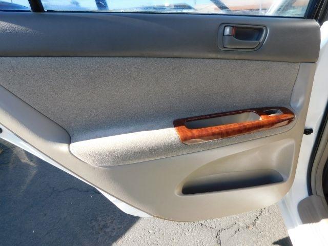 Toyota Camry 4dr Sdn XLE Auto (Natl) 2004