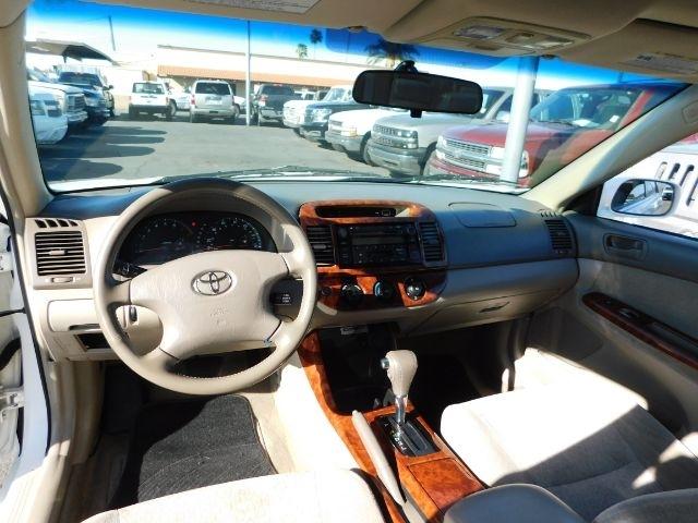 Toyota Camry 4dr Sdn XLE Auto (Natl) 2004