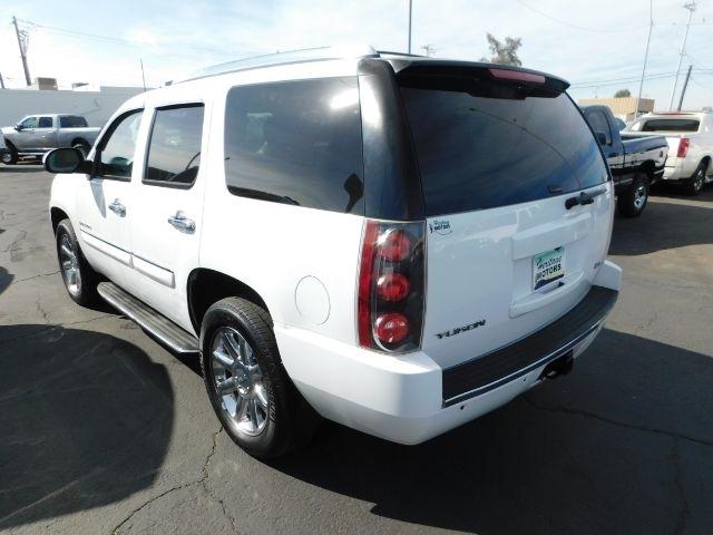 GMC Yukon Denali AWD 4dr 2008